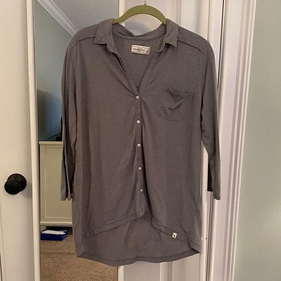 Abercrombie and Fitch Gray collared button down - Picture 4 of 16